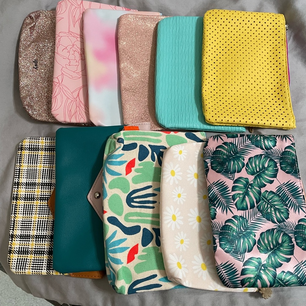Assorted Ipsy makeup bags 12 in total